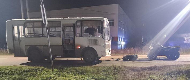 В Родниках нетрезвый мужчина на квадроцикле выехал на встречку и врезался в «ПАЗ»